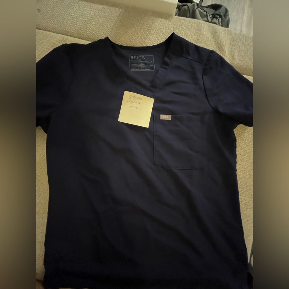 FIGS Catarina Navy Top Small S EUC